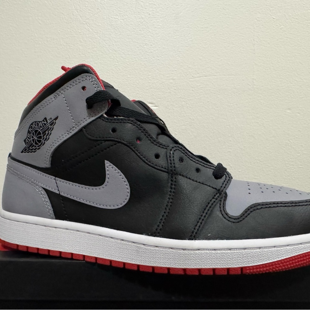 Air Jordan 1 Mid Men’s Size 10 (No Box)